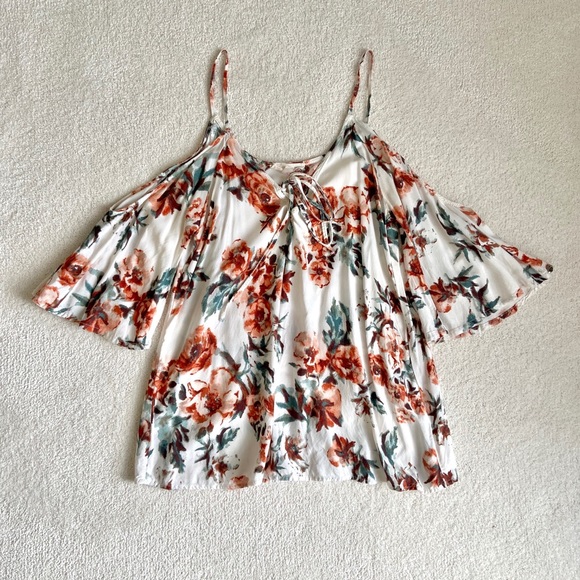 Off the shoulder flowy flowered top - Picture 4 of 4